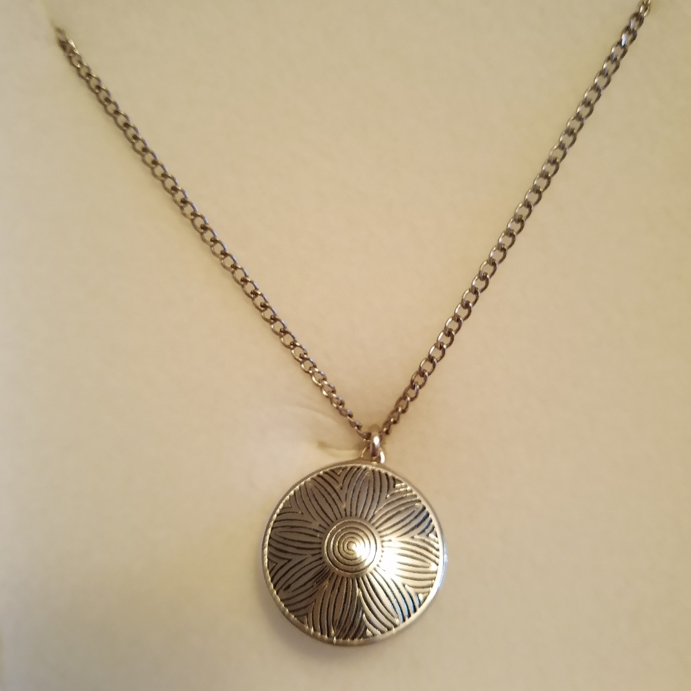 Montaglia earrings and necklace